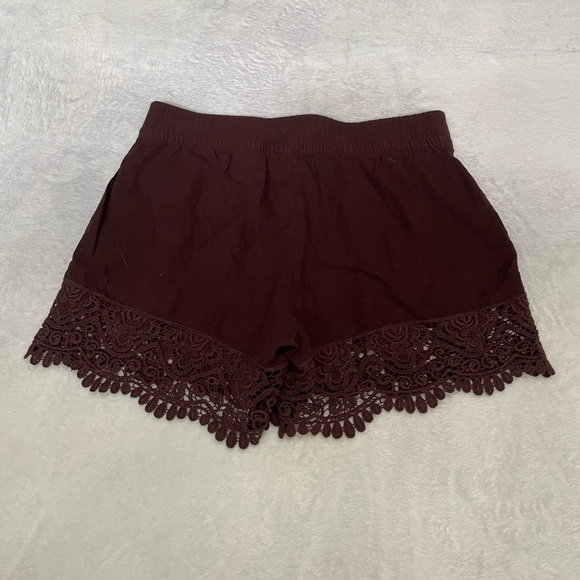 H&M maroon elastic waist shorts with lace frill trim - Picture 2 of 2